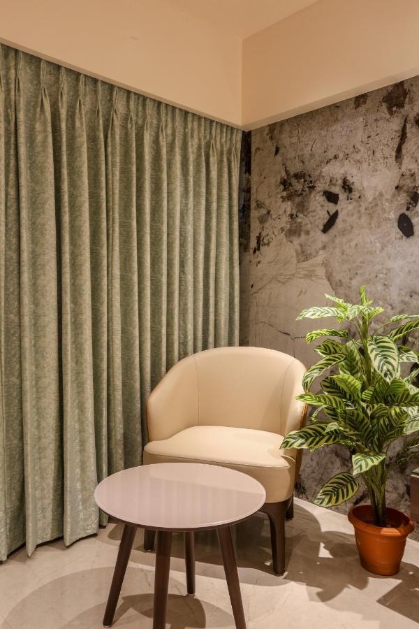 Hotel Corporate Navi Mumbai Esterno foto